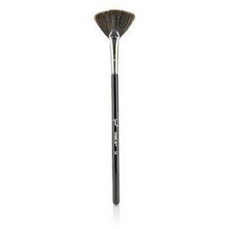 Sigma Beauty F42 Strobing Fan Brush  -